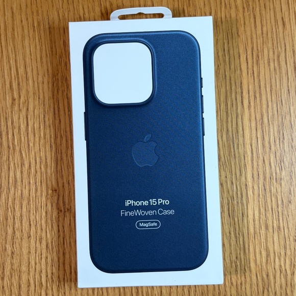 Apple FineWoven Case - Picture 10 of 11